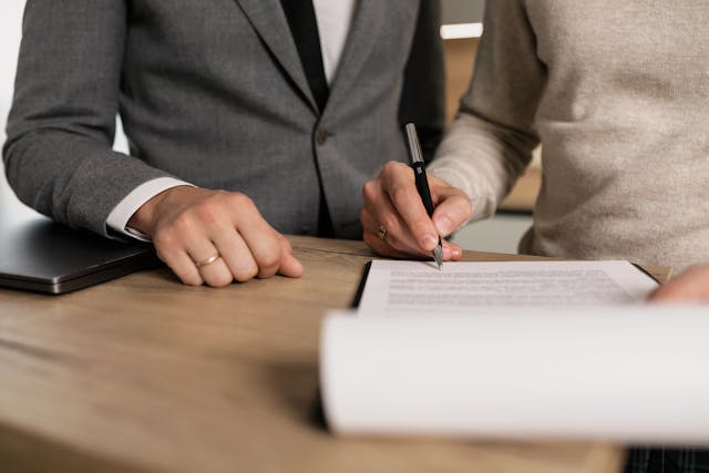 Comprar imóvel com corretor ou direto com o proprietário?