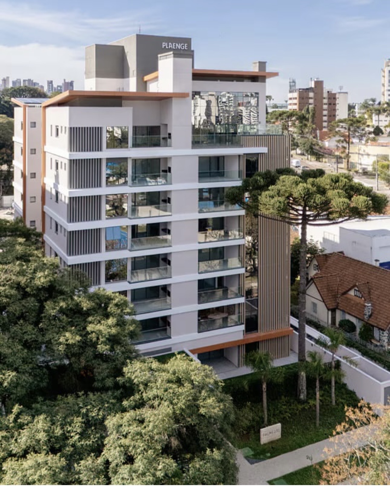 Palm 235 apresenta uma leitura de alto padrão em um endereço tradicional de Curitiba, no bairro do Alto da Glória.